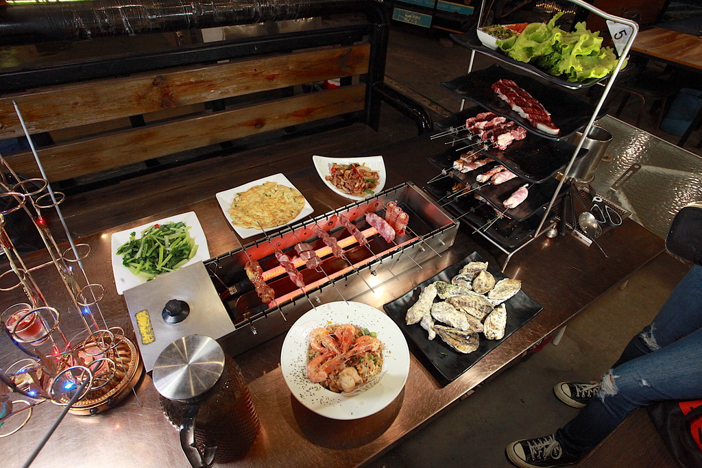 請上桌 戶外海景海鮮燒烤餐廳 請上桌 戶外海景海鮮燒烤餐廳