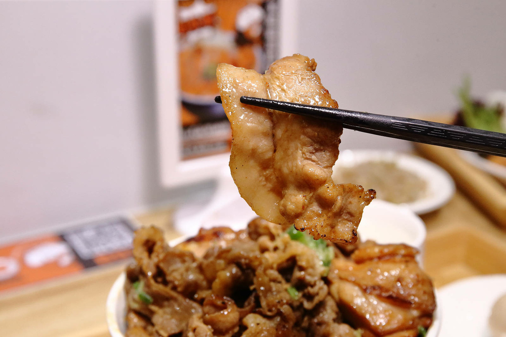 三峽隱藏版美食，肉享家自助式人氣丼飯，滿滿的肉量鋪在白飯上，