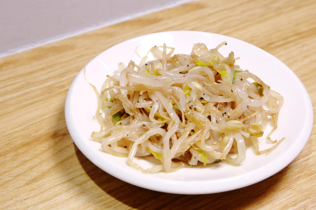 三峽隱藏版美食，肉享家自助式人氣丼飯，滿滿的肉量鋪在白飯上，