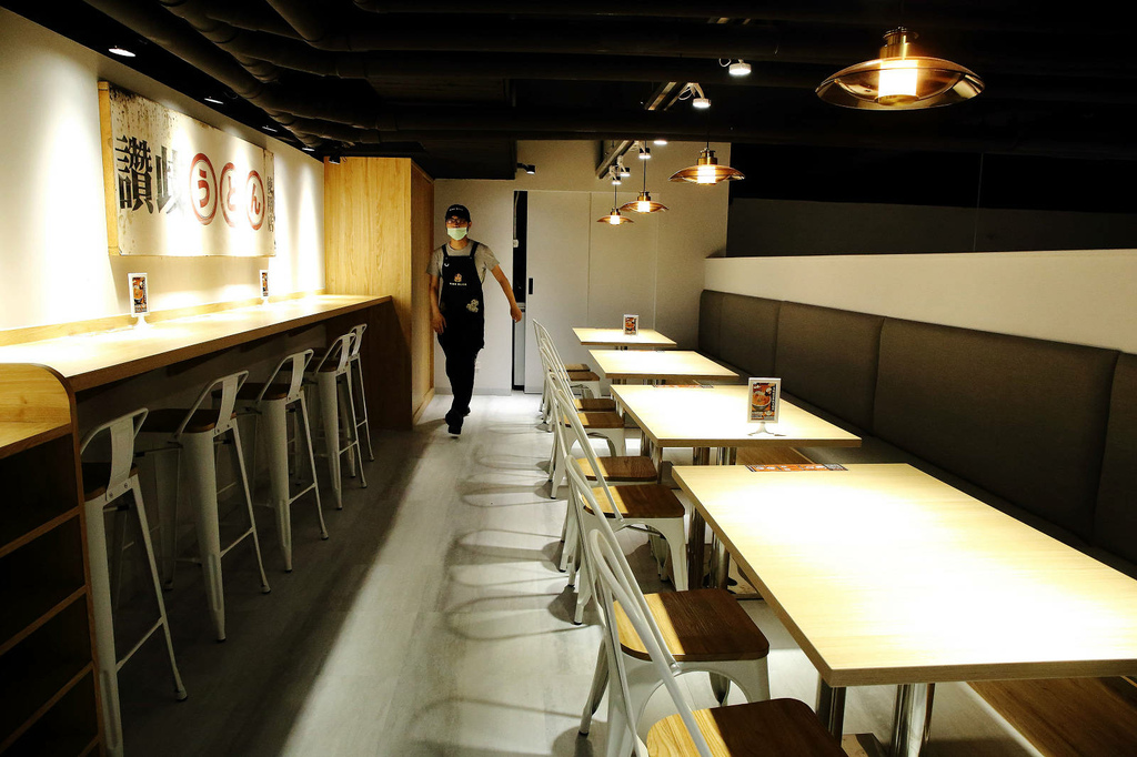 三峽隱藏版美食，肉享家自助式人氣丼飯，滿滿的肉量鋪在白飯上，