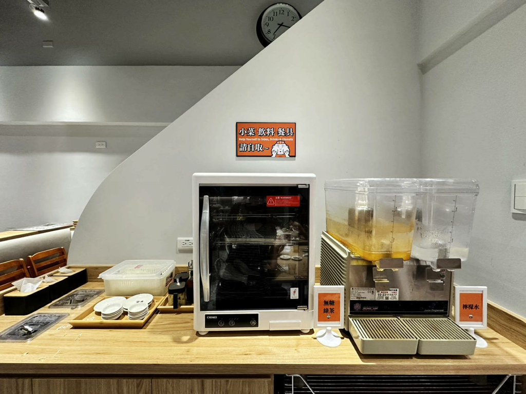 三峽隱藏版美食，肉享家自助式人氣丼飯，滿滿的肉量鋪在白飯上，