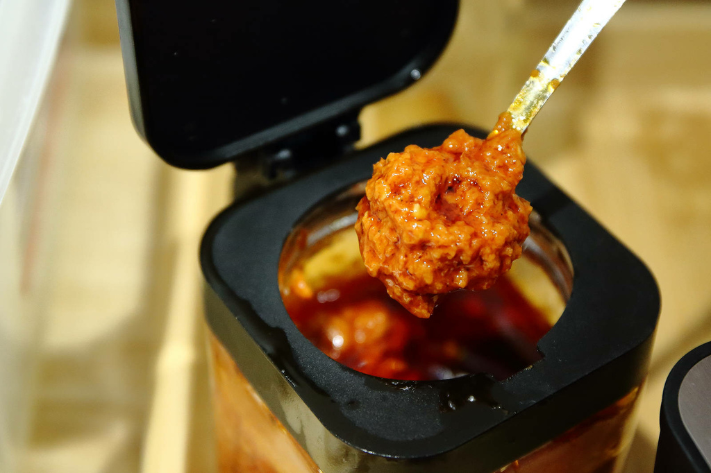 三峽隱藏版美食，肉享家自助式人氣丼飯，滿滿的肉量鋪在白飯上，