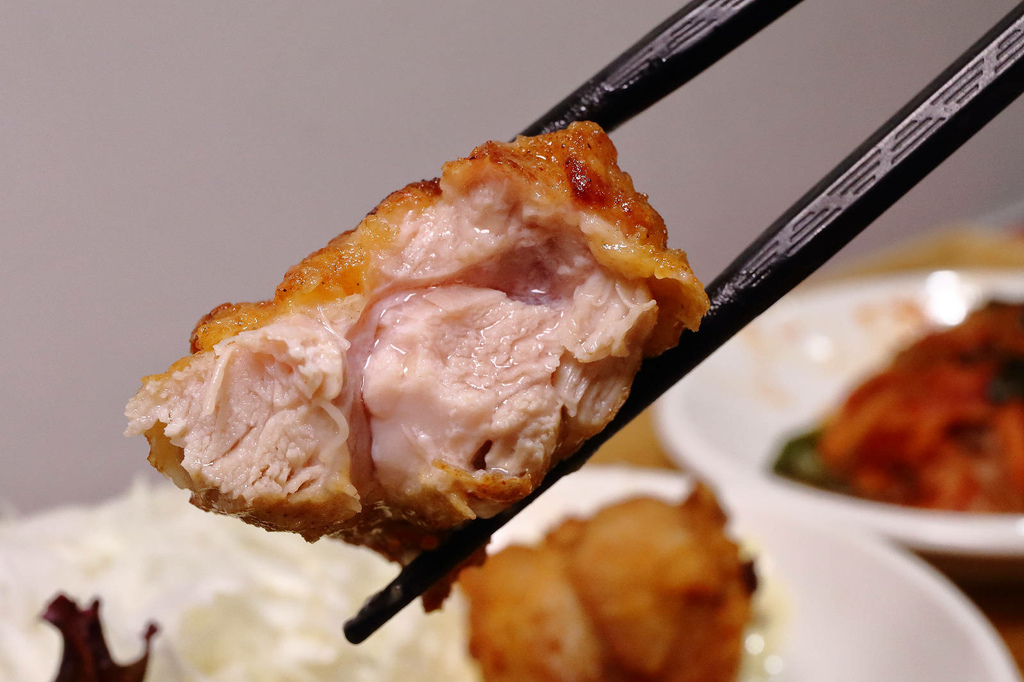 三峽隱藏版美食，肉享家自助式人氣丼飯，滿滿的肉量鋪在白飯上，