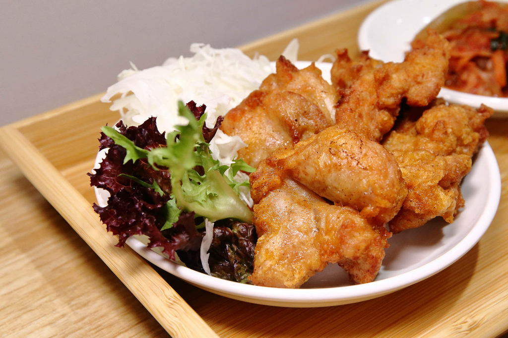 三峽隱藏版美食，肉享家自助式人氣丼飯，滿滿的肉量鋪在白飯上，