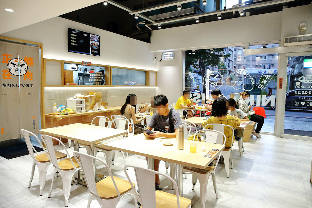 三峽隱藏版美食，肉享家自助式人氣丼飯，滿滿的肉量鋪在白飯上，