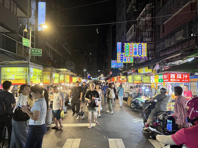 萬華梧州夜市必吃！50年蒜頭青蛙湯老店，搭魯肉飯整套吃。