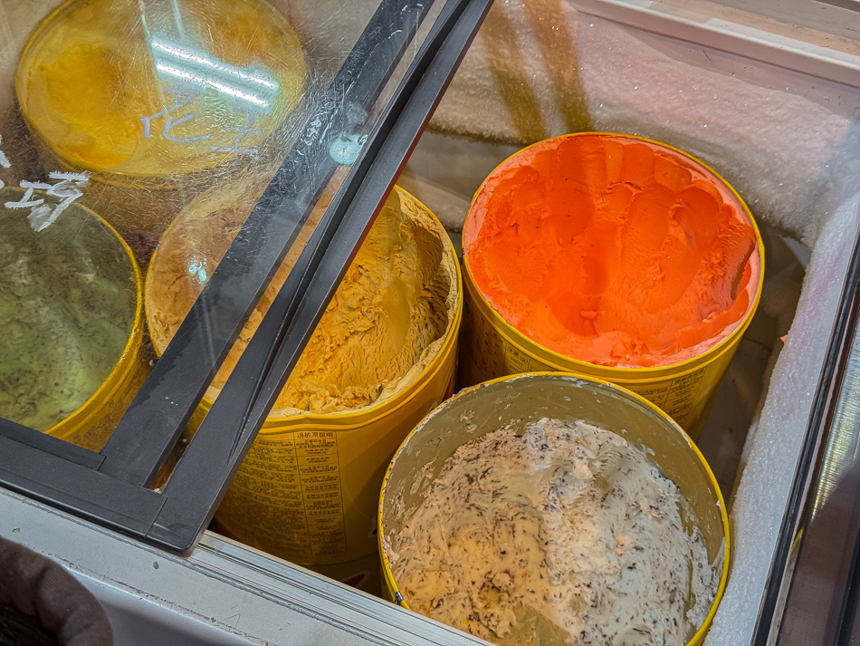 高雄人氣牛排館高CP值！驚蟄洋食坊厚切牛排，自助吧甜點吃到飽。