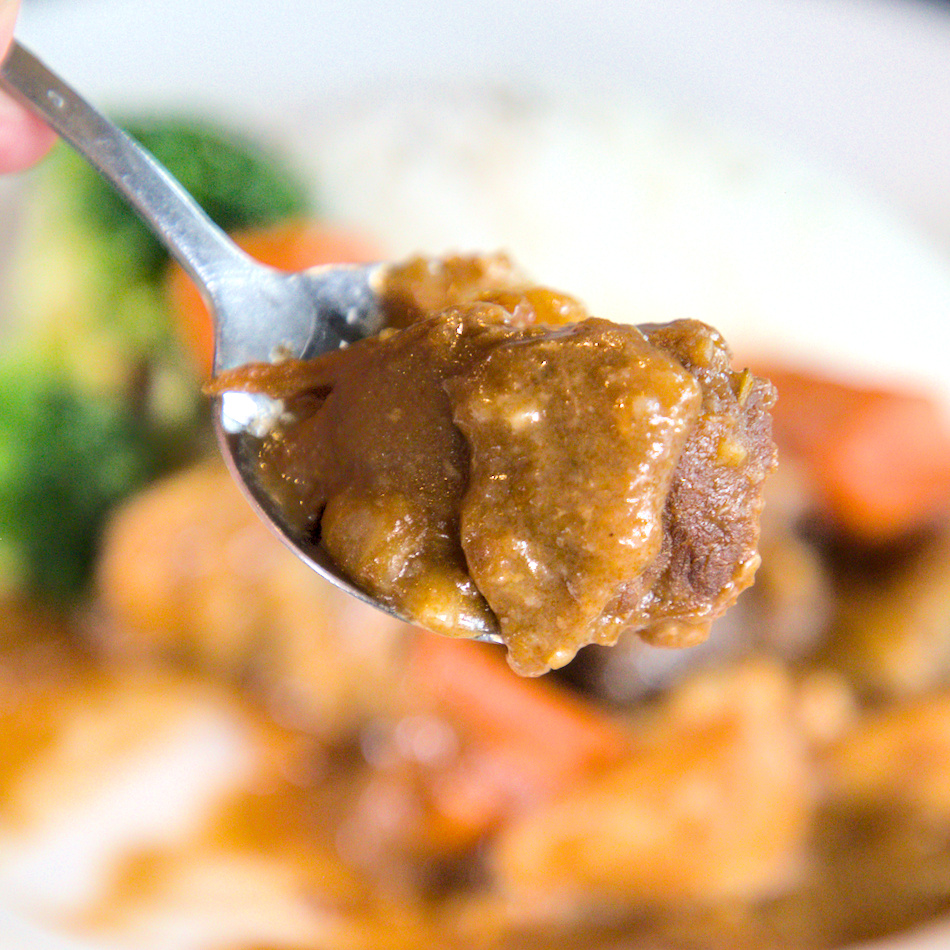 高雄人氣牛排館高CP值！驚蟄洋食坊厚切牛排，自助吧甜點吃到飽。