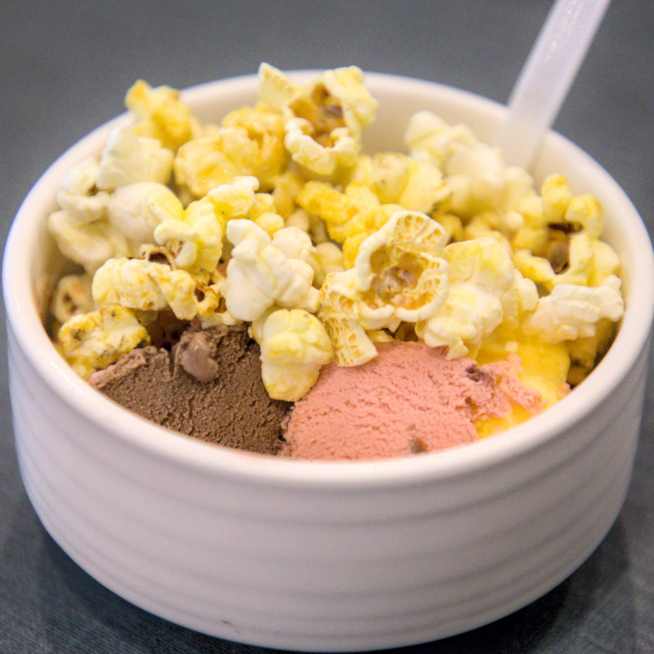 高雄人氣牛排館高CP值！驚蟄洋食坊厚切牛排，自助吧甜點吃到飽。