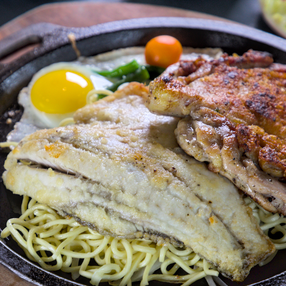 高雄人氣牛排館高CP值！驚蟄洋食坊厚切牛排，自助吧甜點吃到飽。