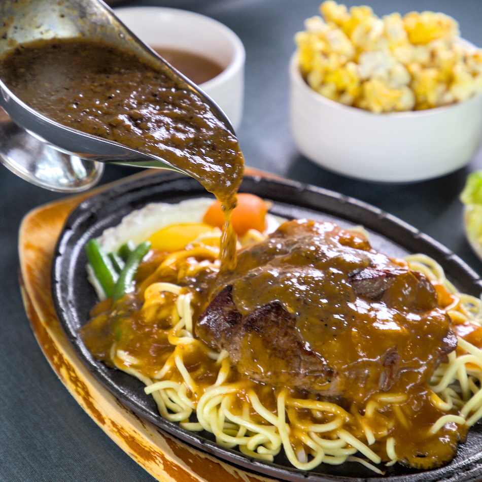 高雄人氣牛排館高CP值！驚蟄洋食坊厚切牛排，自助吧甜點吃到飽。