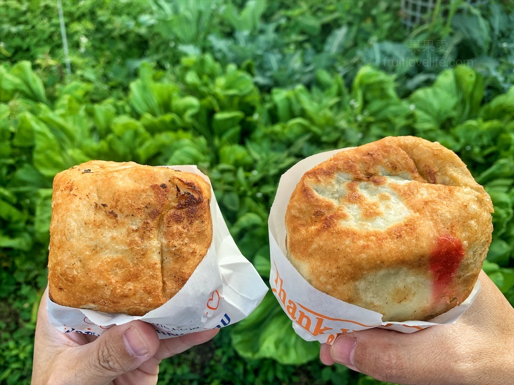 新社特製煎包⟩台中新社水煎包，來新社必買的煎包，皮薄酥脆，內餡飽滿，另有多種酥脆可口的炸物 @果果愛Fruitlove