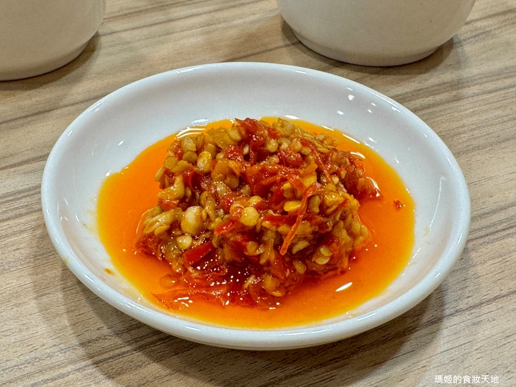 【新莊美食推薦】豐衣足食｜必吃排骨炒飯與辣味抄手｜中港路高人