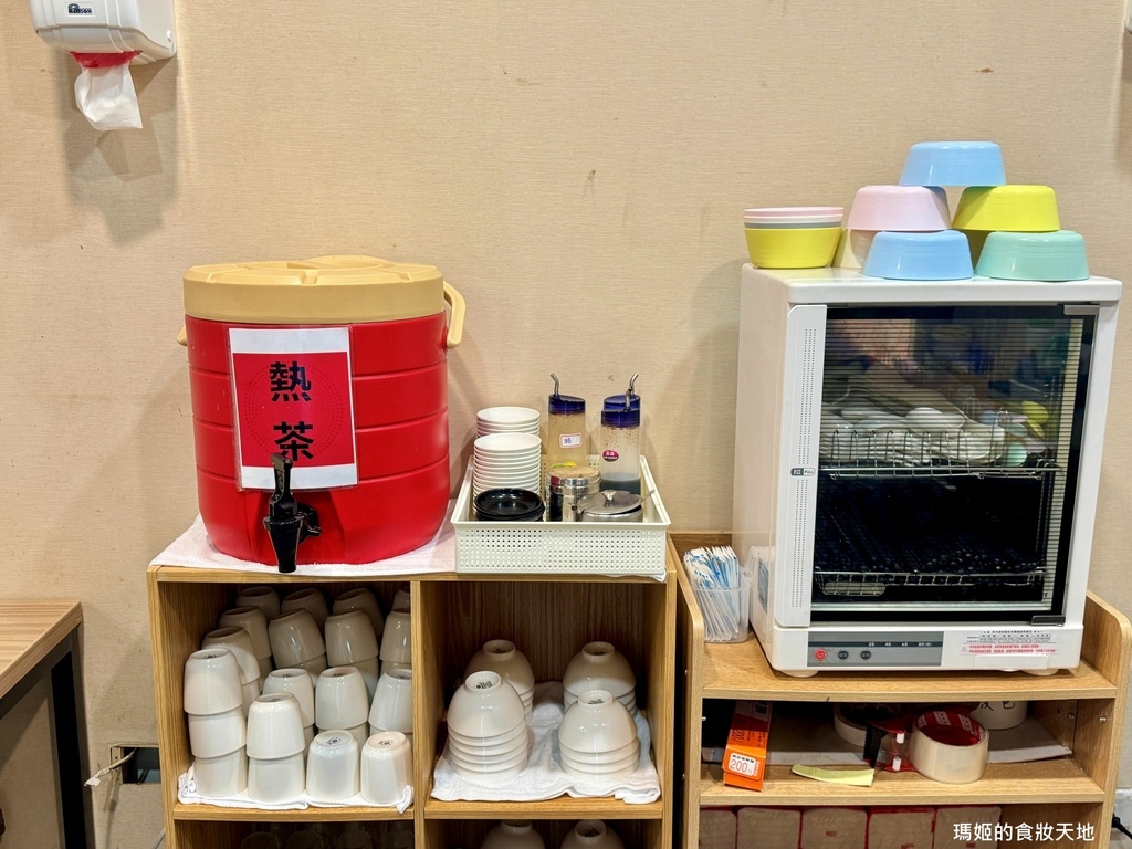 【新莊美食推薦】豐衣足食｜必吃排骨炒飯與辣味抄手｜中港路高人