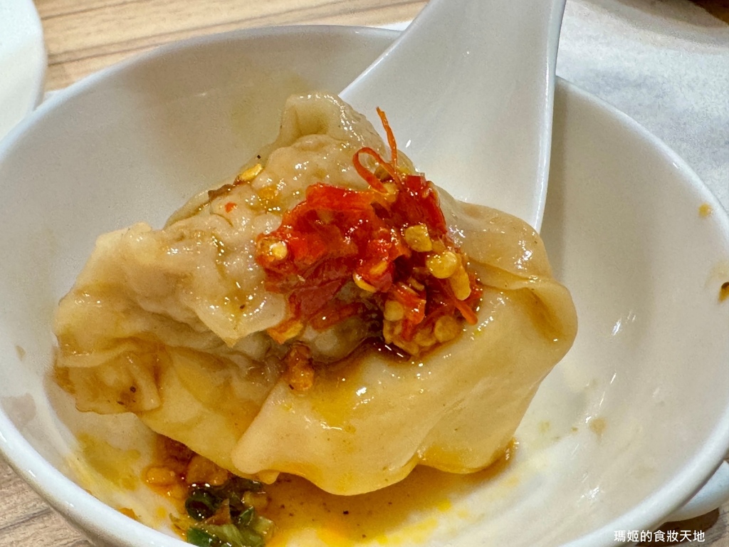 【新莊美食推薦】豐衣足食｜必吃排骨炒飯與辣味抄手｜中港路高人