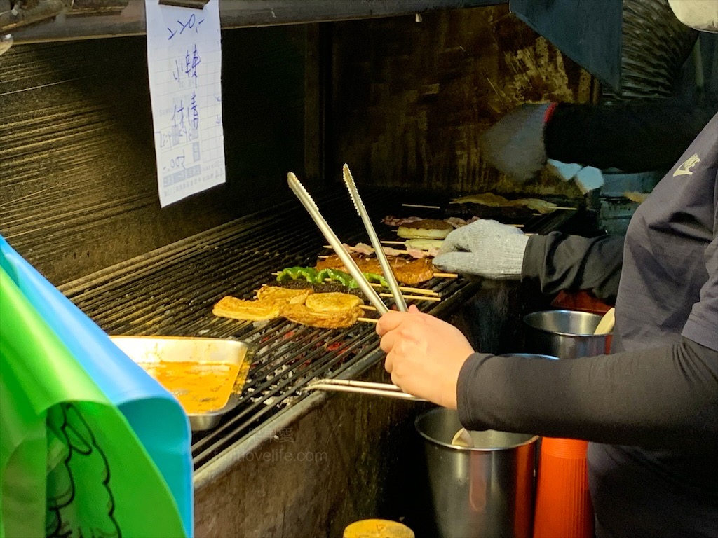 林霸烤肉⟩台中東區烤肉,旱溪夜市附近好吃的烤肉攤,炭烤味道就是特別迷人,讓人越吃越唰嘴 @果果愛Fruitlove