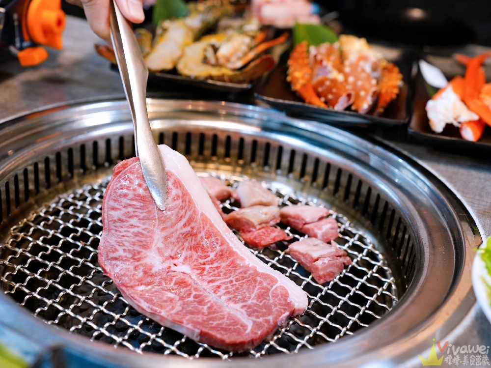 【三柒燒肉專門店】燒肉&火鍋吃到飽628元起！另有高檔的日本A5和牛&波士頓龍蝦&松葉蟹腳&鱈場蟹腳&澎湖活凍明蝦吃到飽套餐！