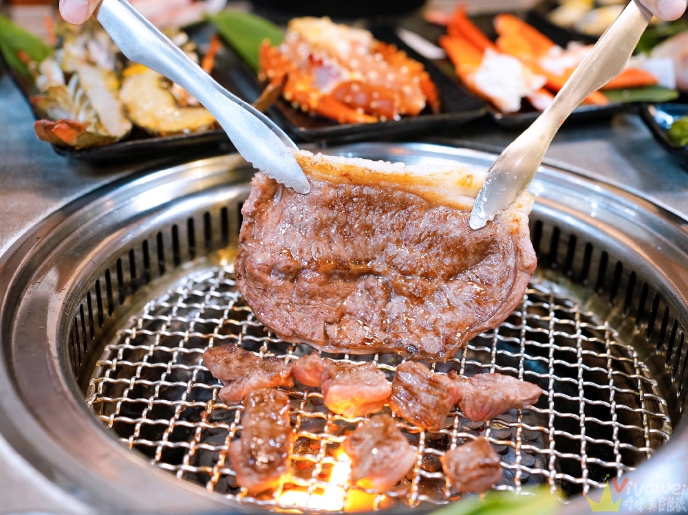 【三柒燒肉專門店】燒肉&火鍋吃到飽628元起！另有高檔的日本A5和牛&波士頓龍蝦&松葉蟹腳&鱈場蟹腳&澎湖活凍明蝦吃到飽套餐！