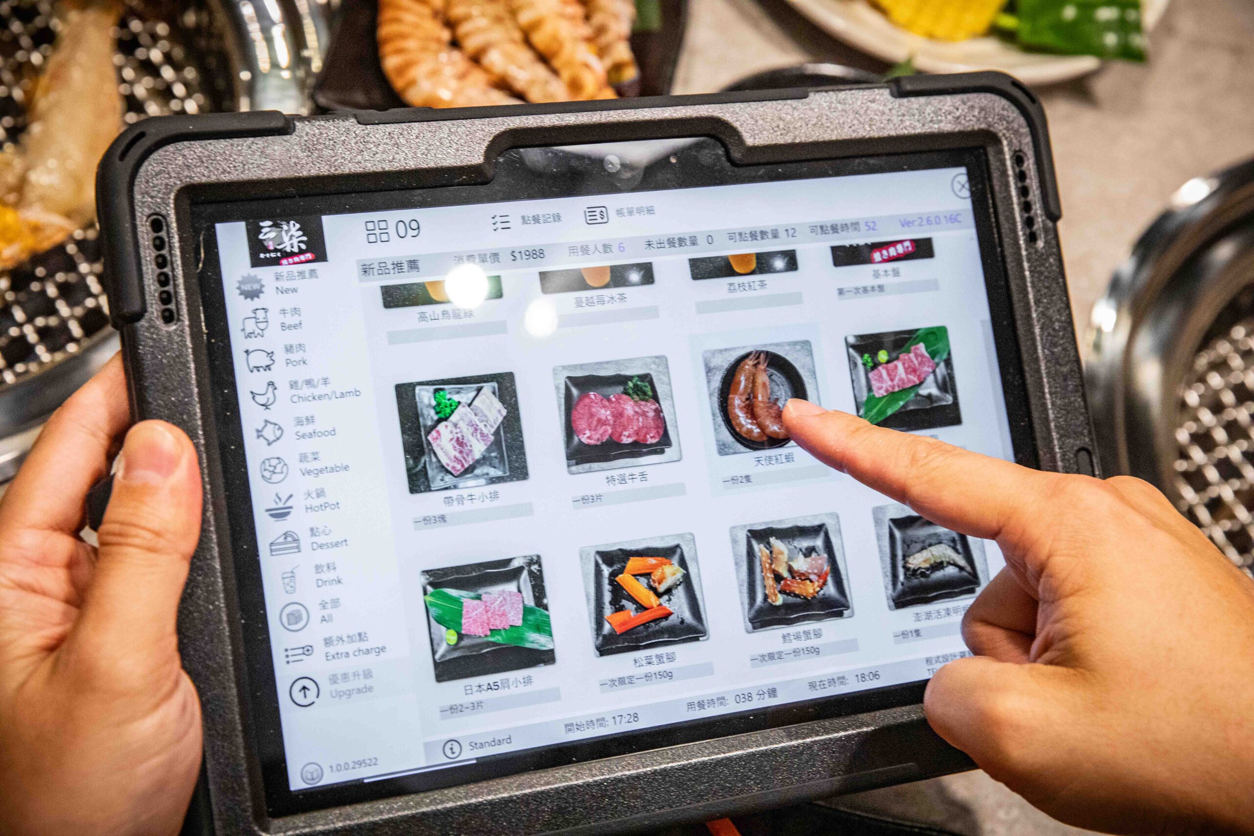 台北燒肉吃到飽推薦!三柒燒肉大安敦化店CP值爆表,A5和牛、松葉蟹無限吃。