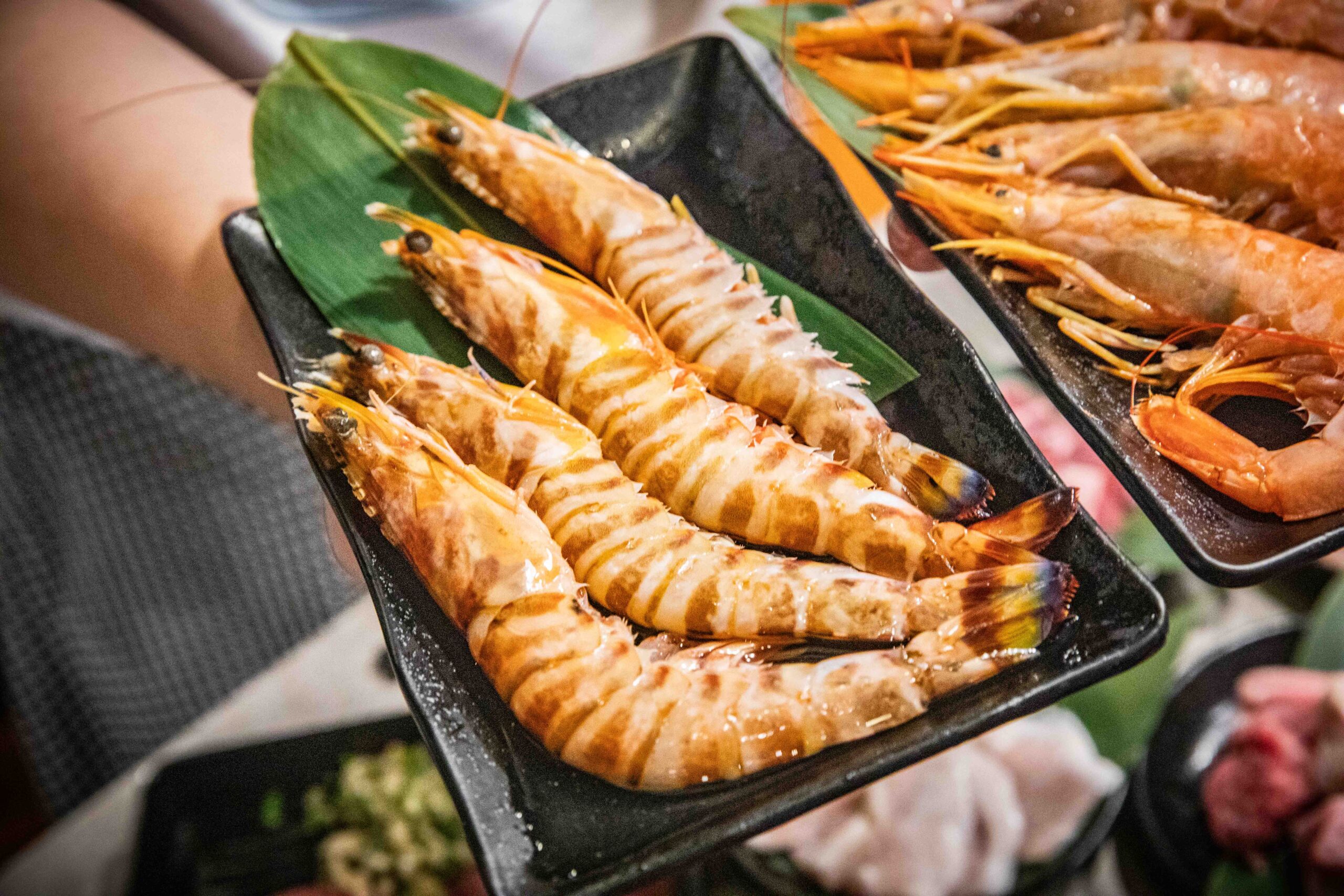 台北燒肉吃到飽推薦!三柒燒肉大安敦化店CP值爆表,A5和牛、松葉蟹無限吃。