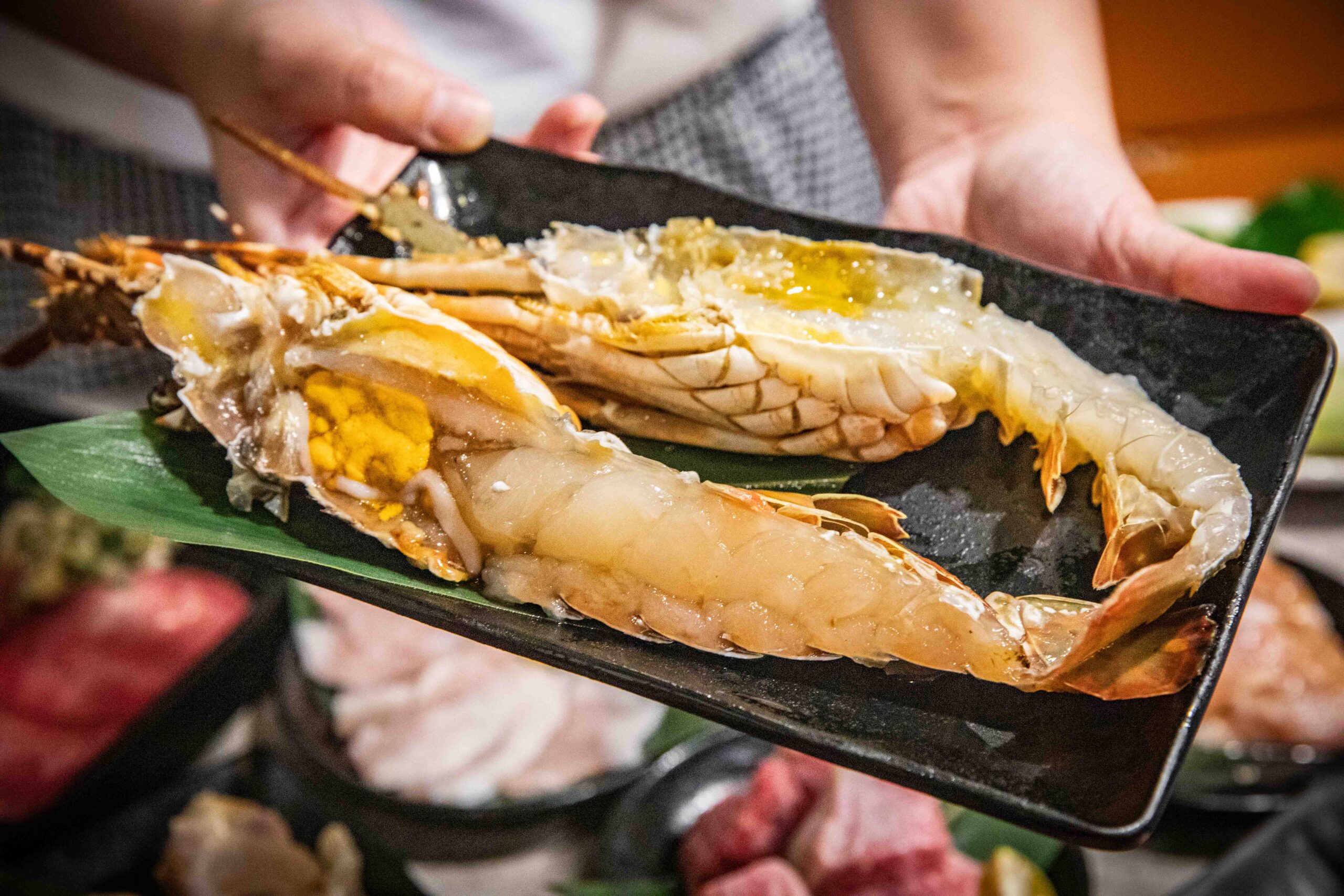 台北燒肉吃到飽推薦!三柒燒肉大安敦化店CP值爆表,A5和牛、松葉蟹無限吃。