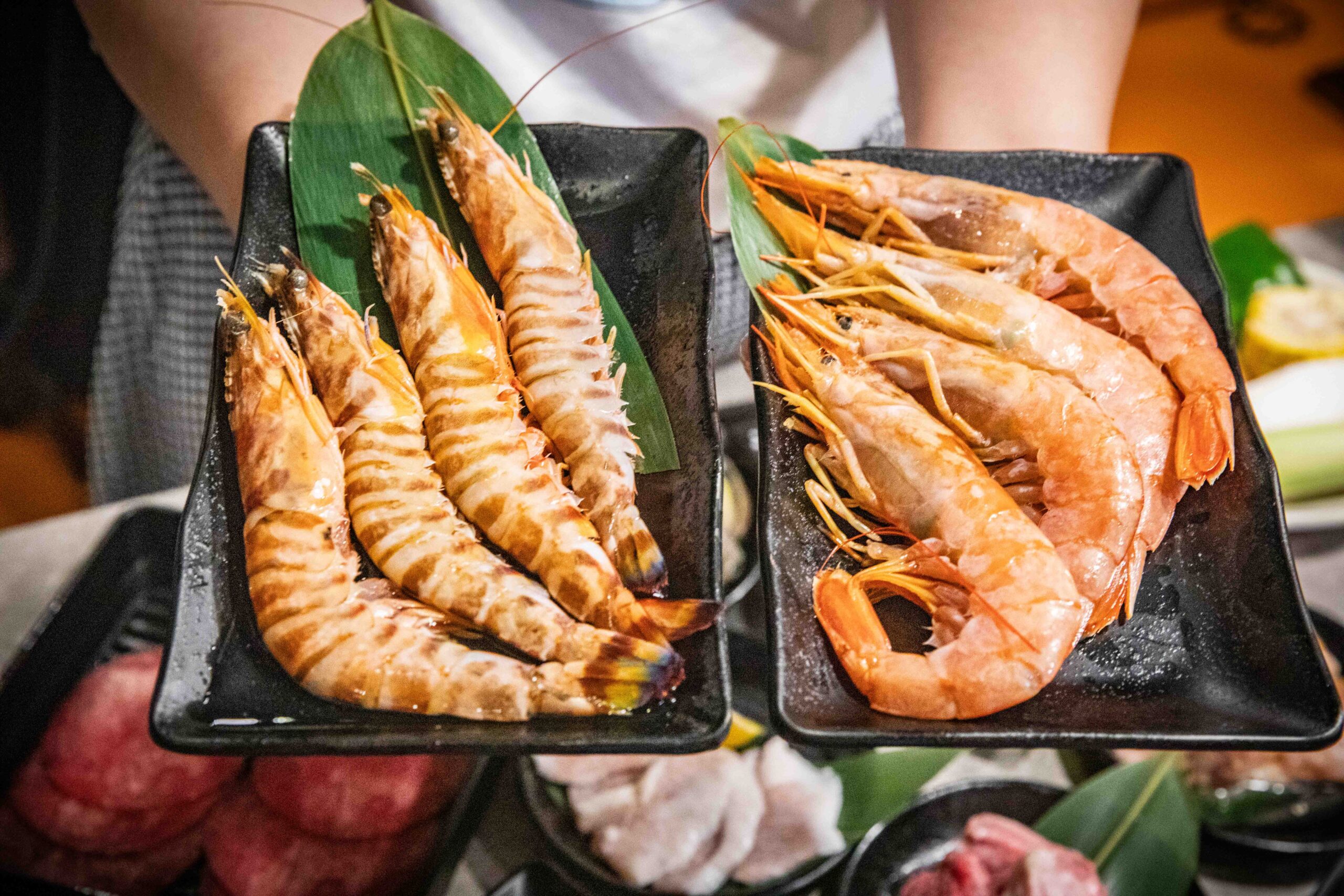 台北燒肉吃到飽推薦!三柒燒肉大安敦化店CP值爆表,A5和牛、松葉蟹無限吃。