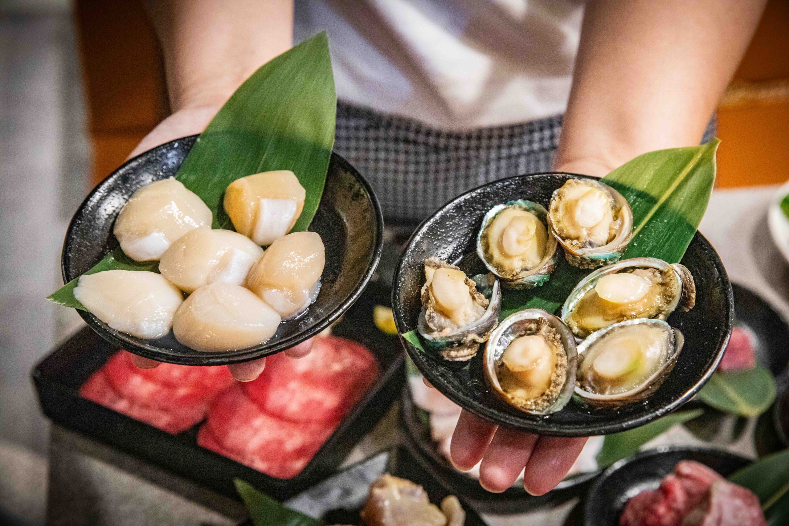 台北燒肉吃到飽推薦!三柒燒肉大安敦化店CP值爆表,A5和牛、松葉蟹無限吃。