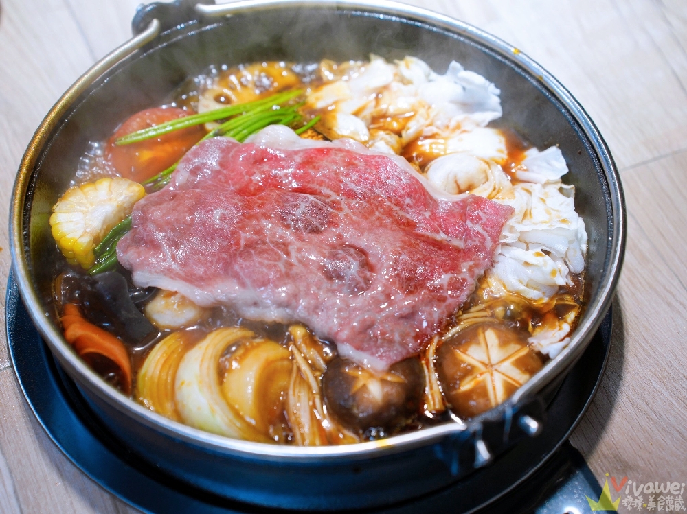 【鍋強強極緻火鍋】新升級桌邊蔬菜免費續加&氣泡飲料暢飲&指定套餐+100元肉肉吃到飽！附設免費停車場~親子友善餐廳~回訪多次的質感火鍋店！