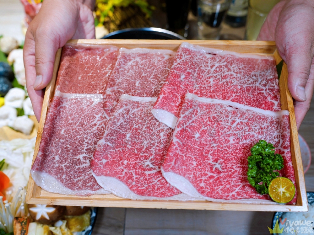 【鍋強強極緻火鍋】新升級桌邊蔬菜免費續加&氣泡飲料暢飲&指定套餐+100元肉肉吃到飽！附設免費停車場~親子友善餐廳~回訪多次的質感火鍋店！