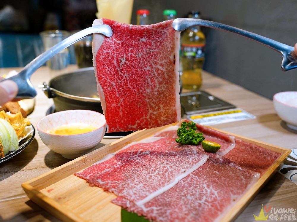 【鍋強強極緻火鍋】新升級桌邊蔬菜免費續加&氣泡飲料暢飲&指定套餐+100元肉肉吃到飽！附設免費停車場~親子友善餐廳~回訪多次的質感火鍋店！