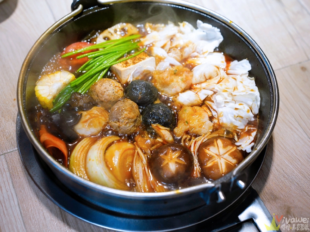 【鍋強強極緻火鍋】新升級桌邊蔬菜免費續加&氣泡飲料暢飲&指定套餐+100元肉肉吃到飽！附設免費停車場~親子友善餐廳~回訪多次的質感火鍋店！