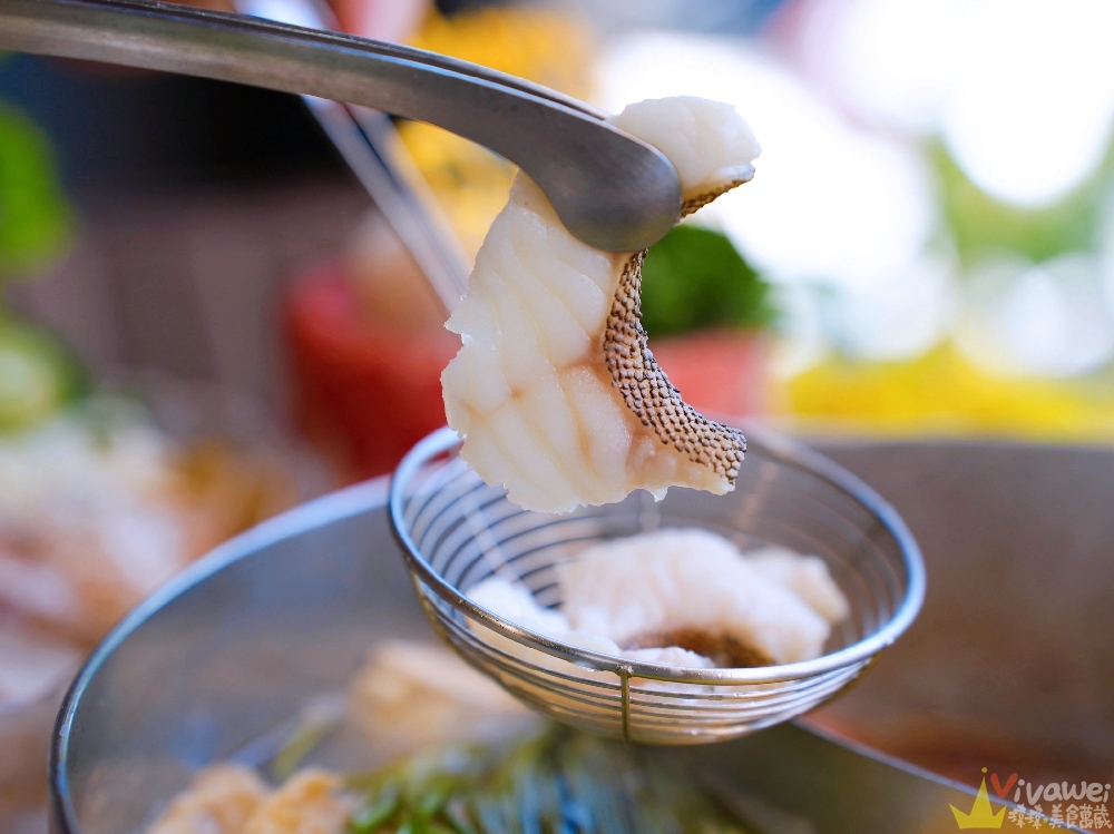 【鍋強強極緻火鍋】新升級桌邊蔬菜免費續加&氣泡飲料暢飲&指定套餐+100元肉肉吃到飽！附設免費停車場~親子友善餐廳~回訪多次的質感火鍋店！