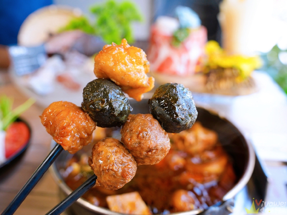 【鍋強強極緻火鍋】新升級桌邊蔬菜免費續加&氣泡飲料暢飲&指定套餐+100元肉肉吃到飽！附設免費停車場~親子友善餐廳~回訪多次的質感火鍋店！