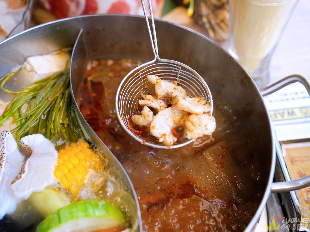 【鍋強強極緻火鍋】新升級桌邊蔬菜免費續加&氣泡飲料暢飲&指定套餐+100元肉肉吃到飽！附設免費停車場~親子友善餐廳~回訪多次的質感火鍋店！