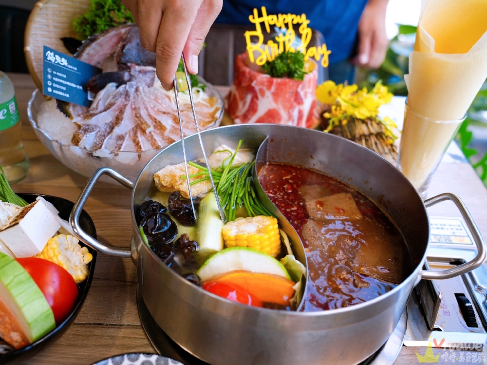 【鍋強強極緻火鍋】新升級桌邊蔬菜免費續加&氣泡飲料暢飲&指定套餐+100元肉肉吃到飽！附設免費停車場~親子友善餐廳~回訪多次的質感火鍋店！