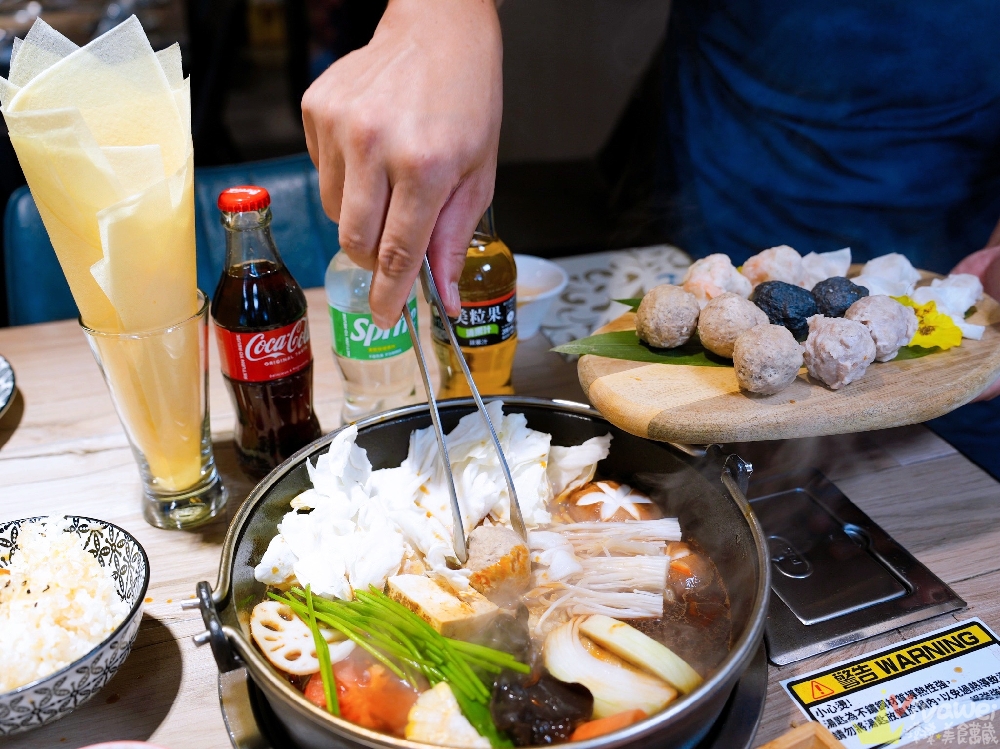 【鍋強強極緻火鍋】新升級桌邊蔬菜免費續加&氣泡飲料暢飲&指定套餐+100元肉肉吃到飽！附設免費停車場~親子友善餐廳~回訪多次的質感火鍋店！