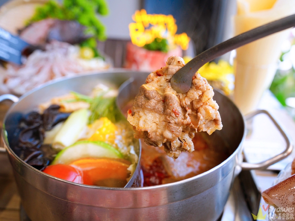 【鍋強強極緻火鍋】新升級桌邊蔬菜免費續加&氣泡飲料暢飲&指定套餐+100元肉肉吃到飽！附設免費停車場~親子友善餐廳~回訪多次的質感火鍋店！