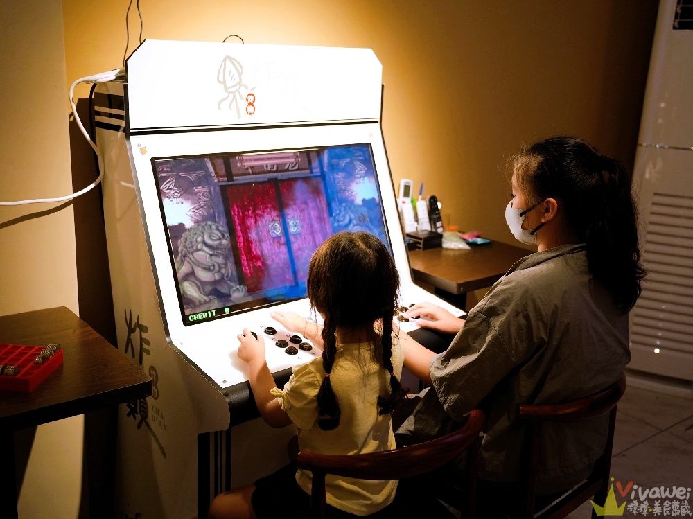 【炸巔炸物】營業至凌晨三點半的炸物&烤物專賣！兩層樓的內用座位~二樓還有投影螢幕可包場！