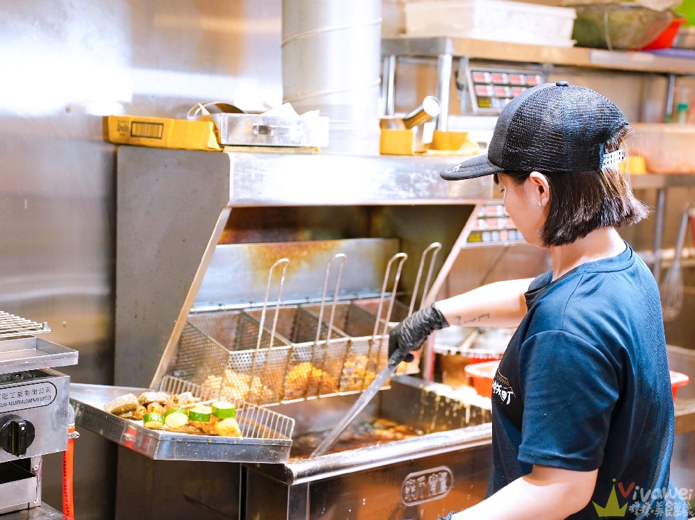 【炸巔炸物】營業至凌晨三點半的炸物&烤物專賣！兩層樓的內用座位~二樓還有投影螢幕可包場！