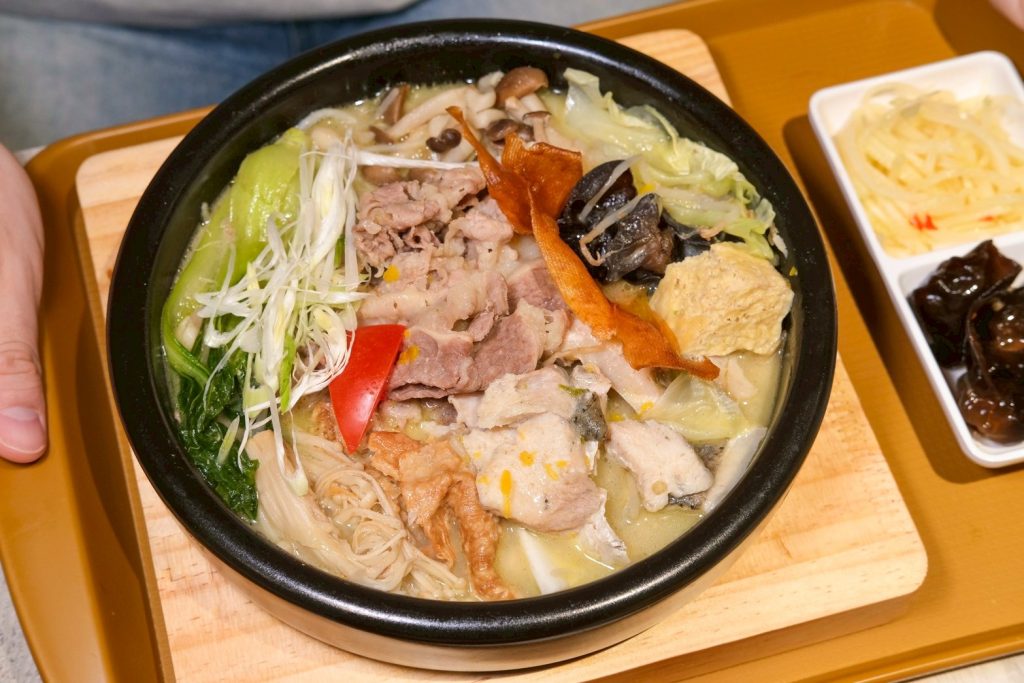 中山站美食新開店！最強南洋湯品專賣 南洋湯研所Coco MaMa，泰奶霜淇淋吃到飽。