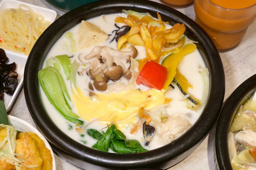 中山站美食新開店！最強南洋湯品專賣 南洋湯研所Coco MaMa，泰奶霜淇淋吃到飽。