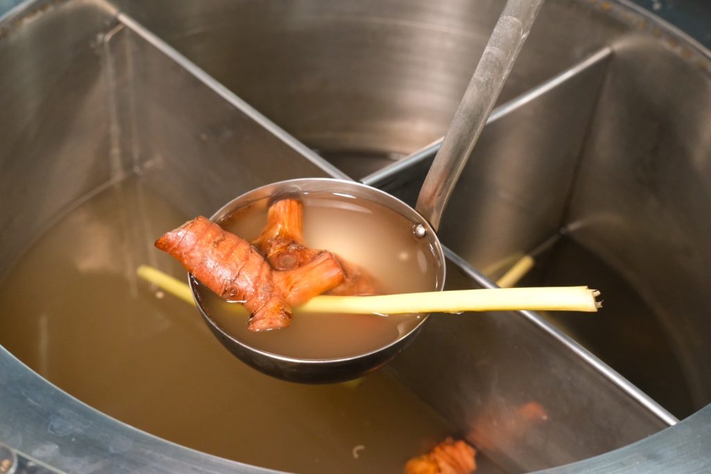 中山站美食新開店！最強南洋湯品專賣 南洋湯研所Coco MaMa，泰奶霜淇淋吃到飽。