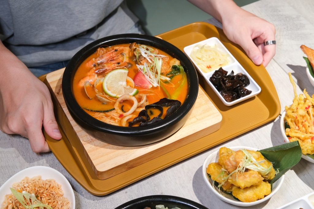 中山站美食新開店！最強南洋湯品專賣 南洋湯研所Coco MaMa，泰奶霜淇淋吃到飽。