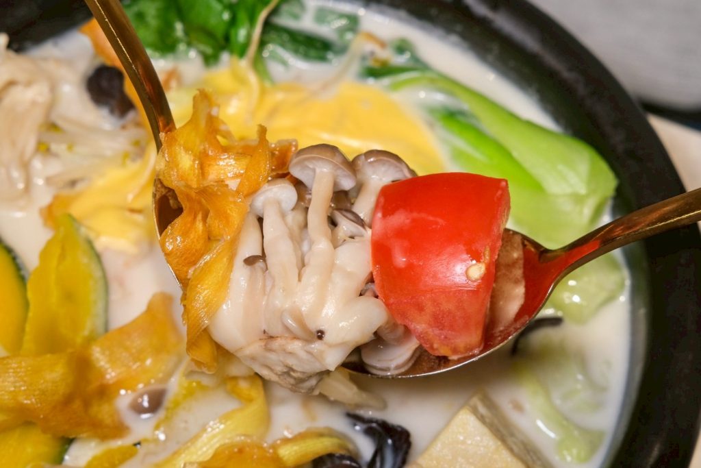 中山站美食新開店！最強南洋湯品專賣 南洋湯研所Coco MaMa，泰奶霜淇淋吃到飽。