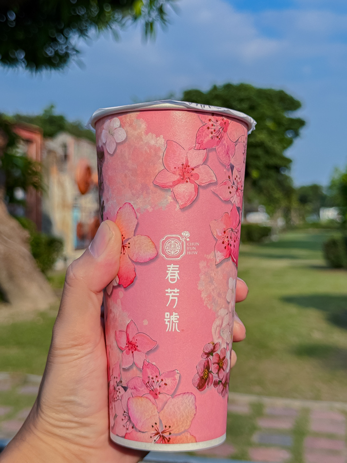 屏東潮飲新地標!春芳號花杯之王,威士忌奶茶、迪荔樂芭引爆打卡熱潮!