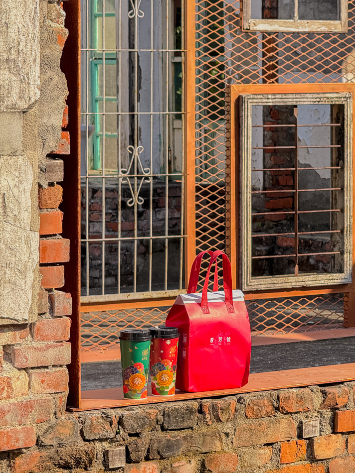 屏東潮飲新地標!春芳號花杯之王,威士忌奶茶、迪荔樂芭引爆打卡熱潮!