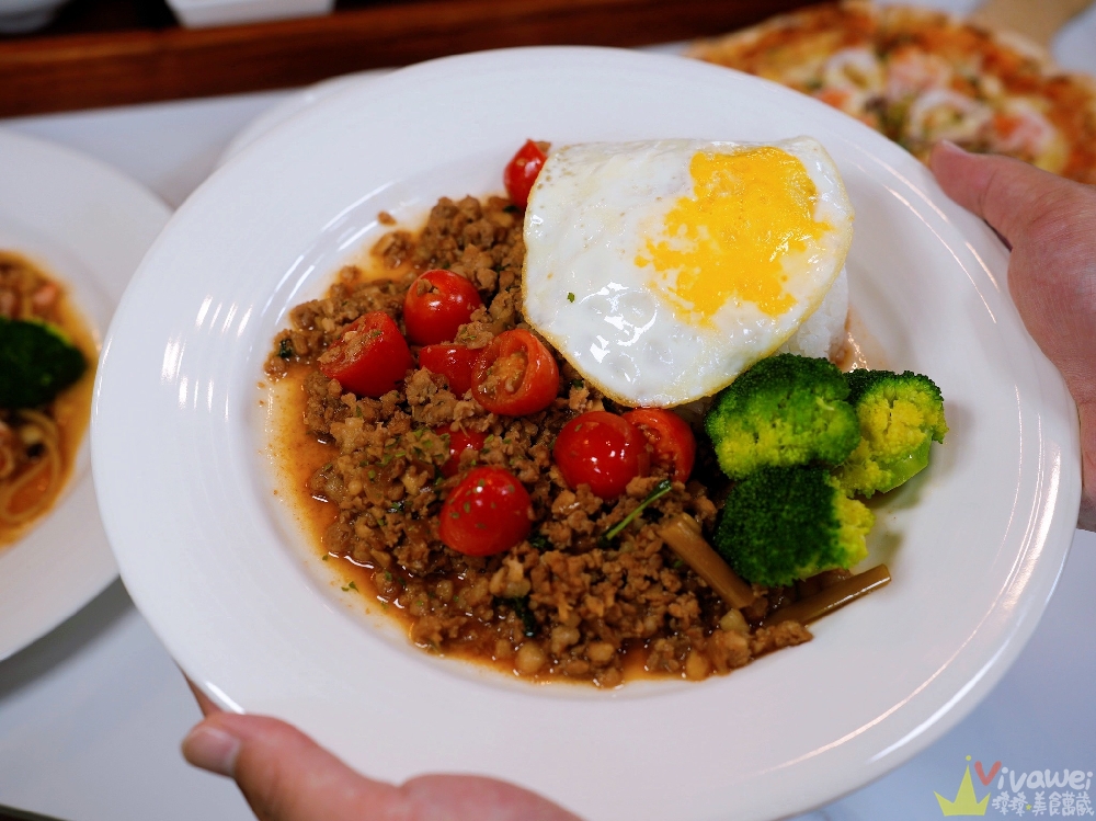 【光之彩庭園餐廳】新開幕!附設免費停車位!用餐環境舒適~有義大利麵,火鍋,披薩,下午茶!