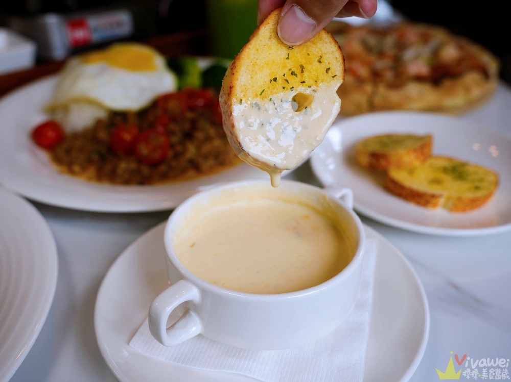 【光之彩庭園餐廳】新開幕!附設免費停車位!用餐環境舒適~有義大利麵,火鍋,披薩,下午茶!