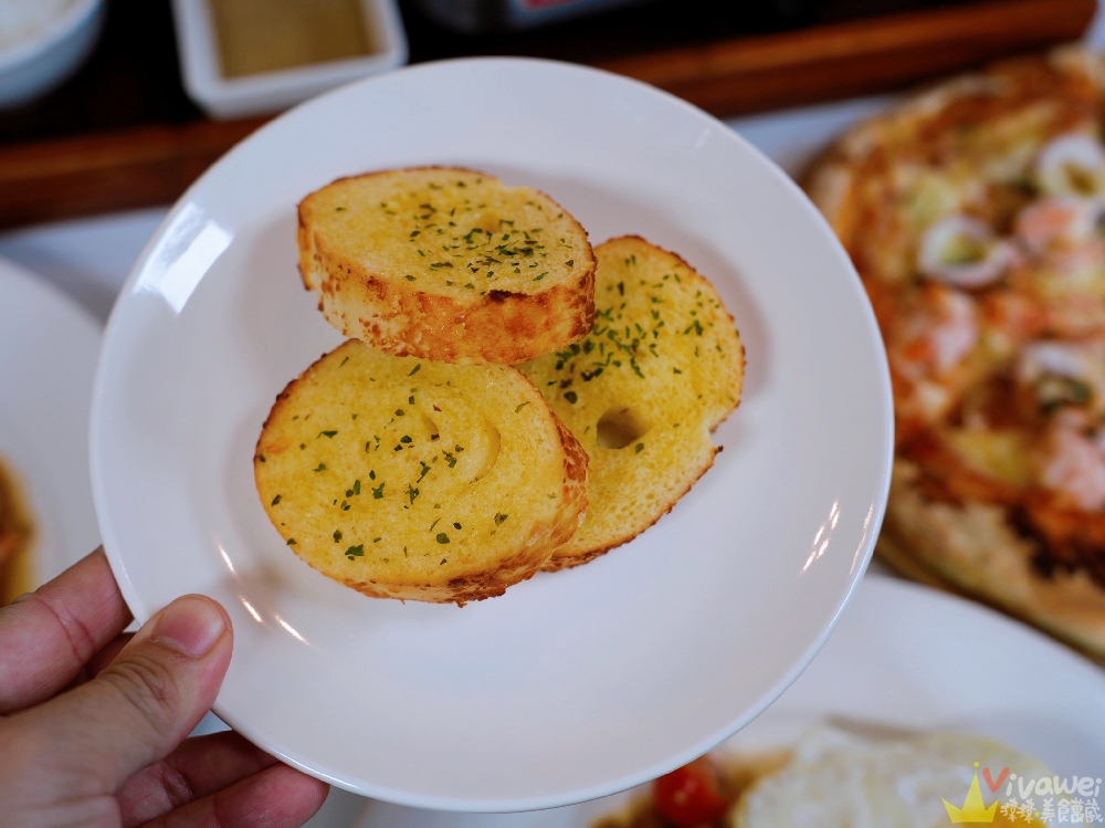 【光之彩庭園餐廳】新開幕!附設免費停車位!用餐環境舒適~有義大利麵,火鍋,披薩,下午茶!