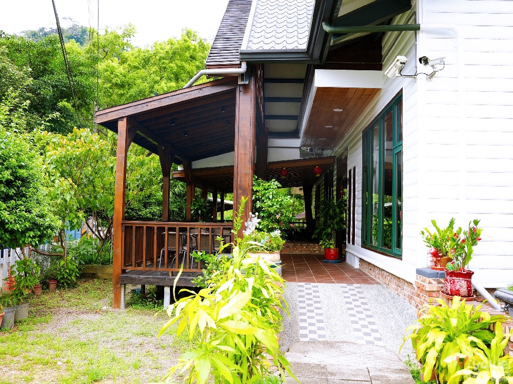 【光之彩庭園餐廳】新開幕!附設免費停車位!用餐環境舒適~有義大利麵,火鍋,披薩,下午茶!